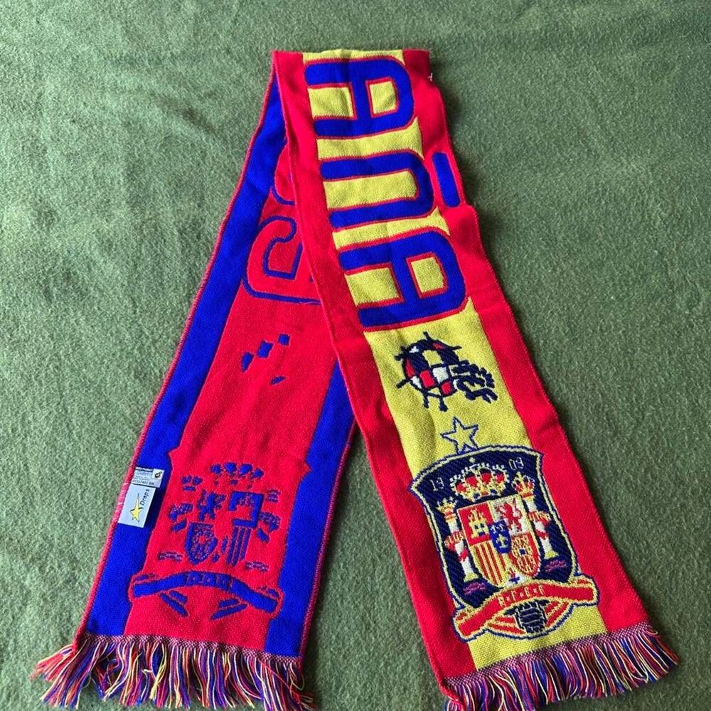 The Official RFEF Spain National Football Team Knit Scarf - Picture 2 of 5